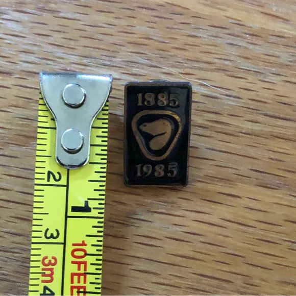 Canada National Park Commemorating 100 years of our parks system pin - Picture 4 of 7